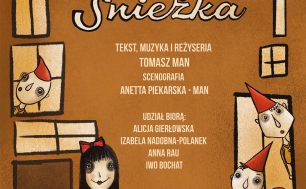 plakat do spektaklu  bezowo-złote tło. Na pierwszym planie królewna Śnieżka w wersji komiksowej w tle okienka z głowami krasnoludków